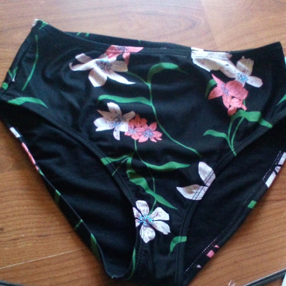NWT!Shade & Shore Floral Bikini Bottom